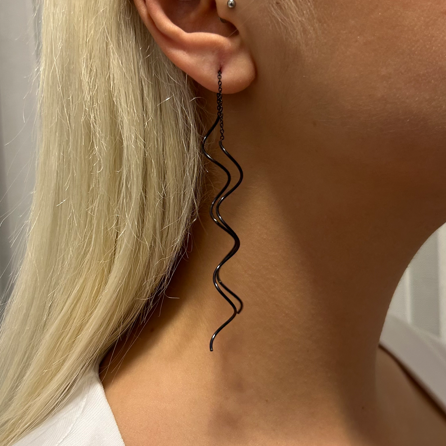 WAVY BLACK
